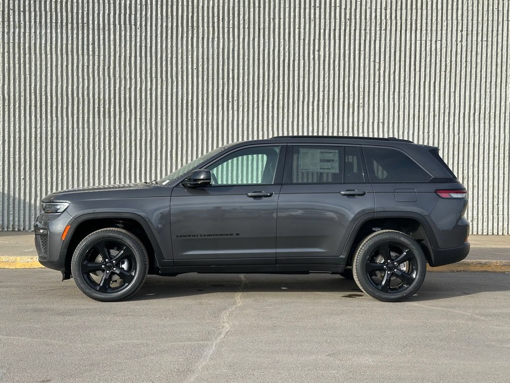 New 2026 Jeep Grand Cherokee Limited w/ Limited Altitude Package AWD/4WD image 2
