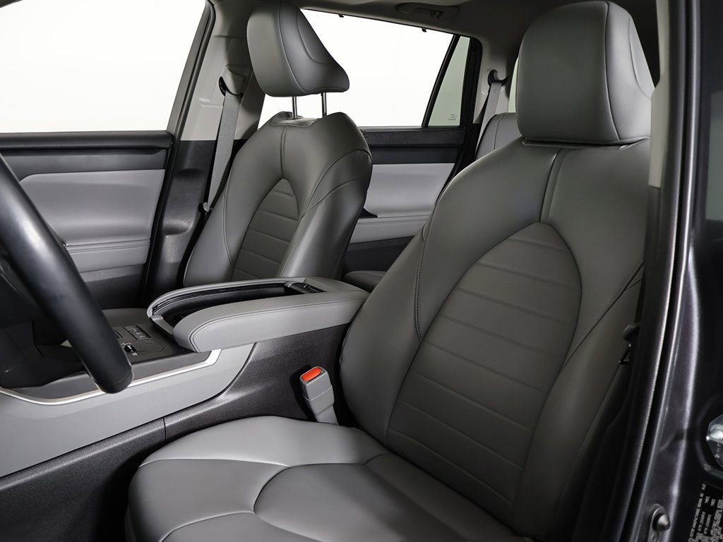 Used 2022 Toyota Highlander XLE image 31