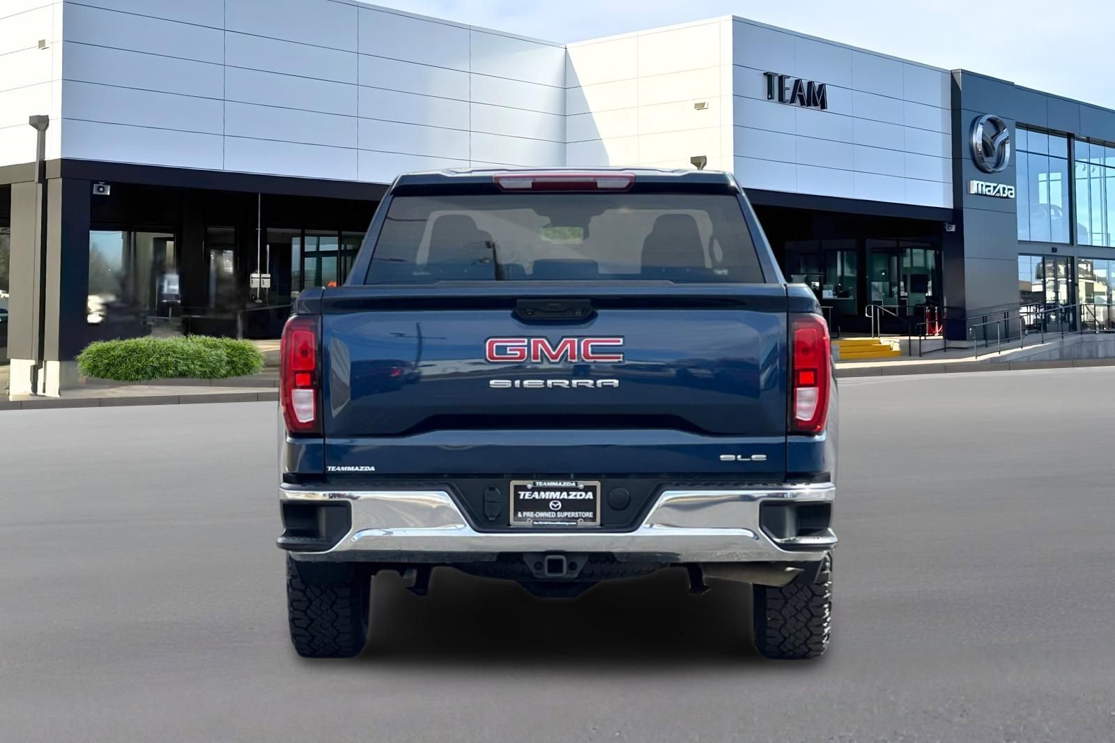 Used 2023 GMC Sierra 1500 SLE w/ Enhanced Capability Package AWD/4WD image 5