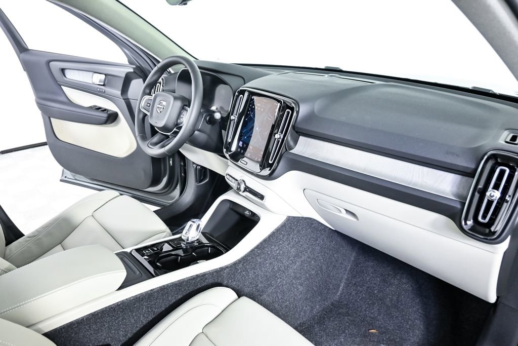 New 2026 Volvo XC40 B5 Plus w/ Climate Package image 23