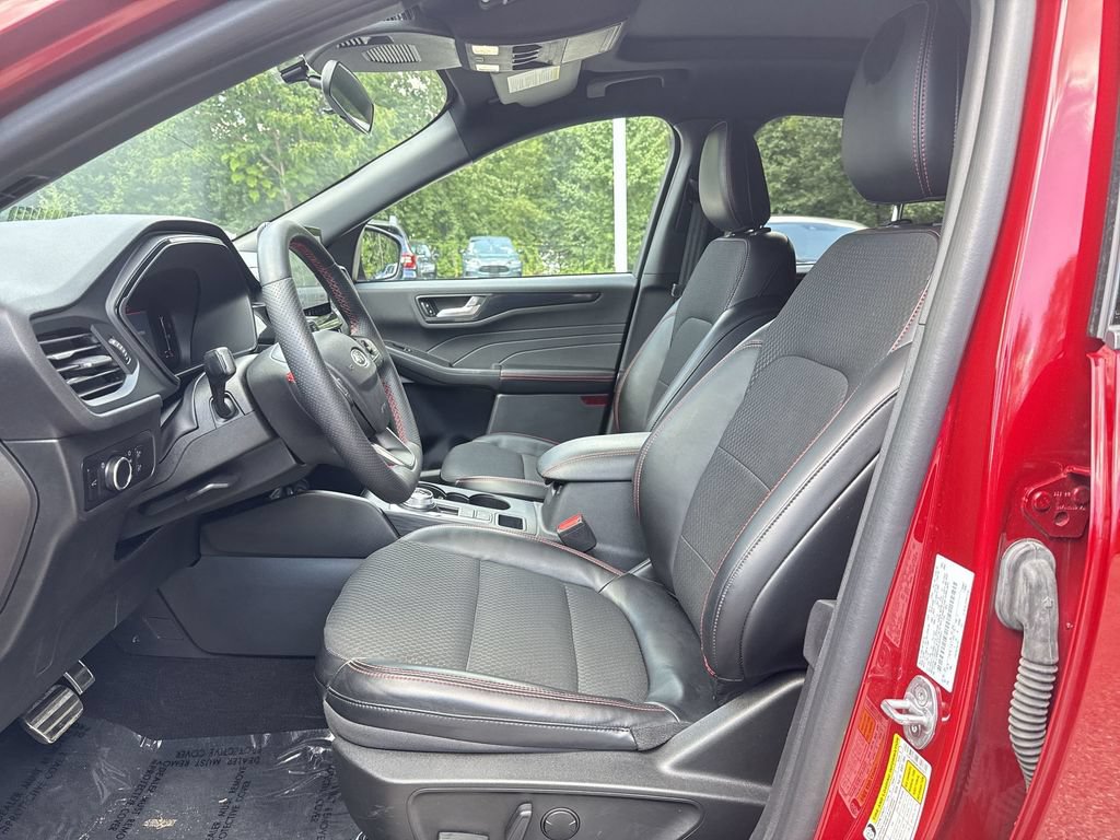 Used 2023 Ford Escape ST-Line w/ Tech Pack #1 AWD/4WD image 13