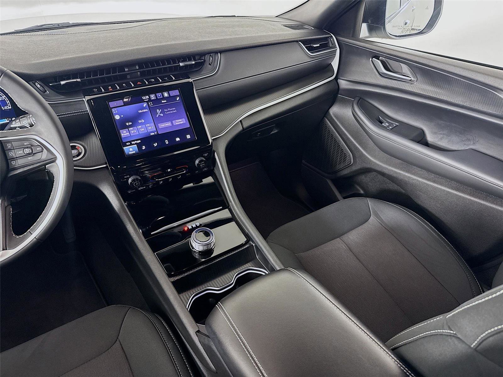 Used 2024 Jeep Grand Cherokee Laredo w/ Trailer Tow Package image 22