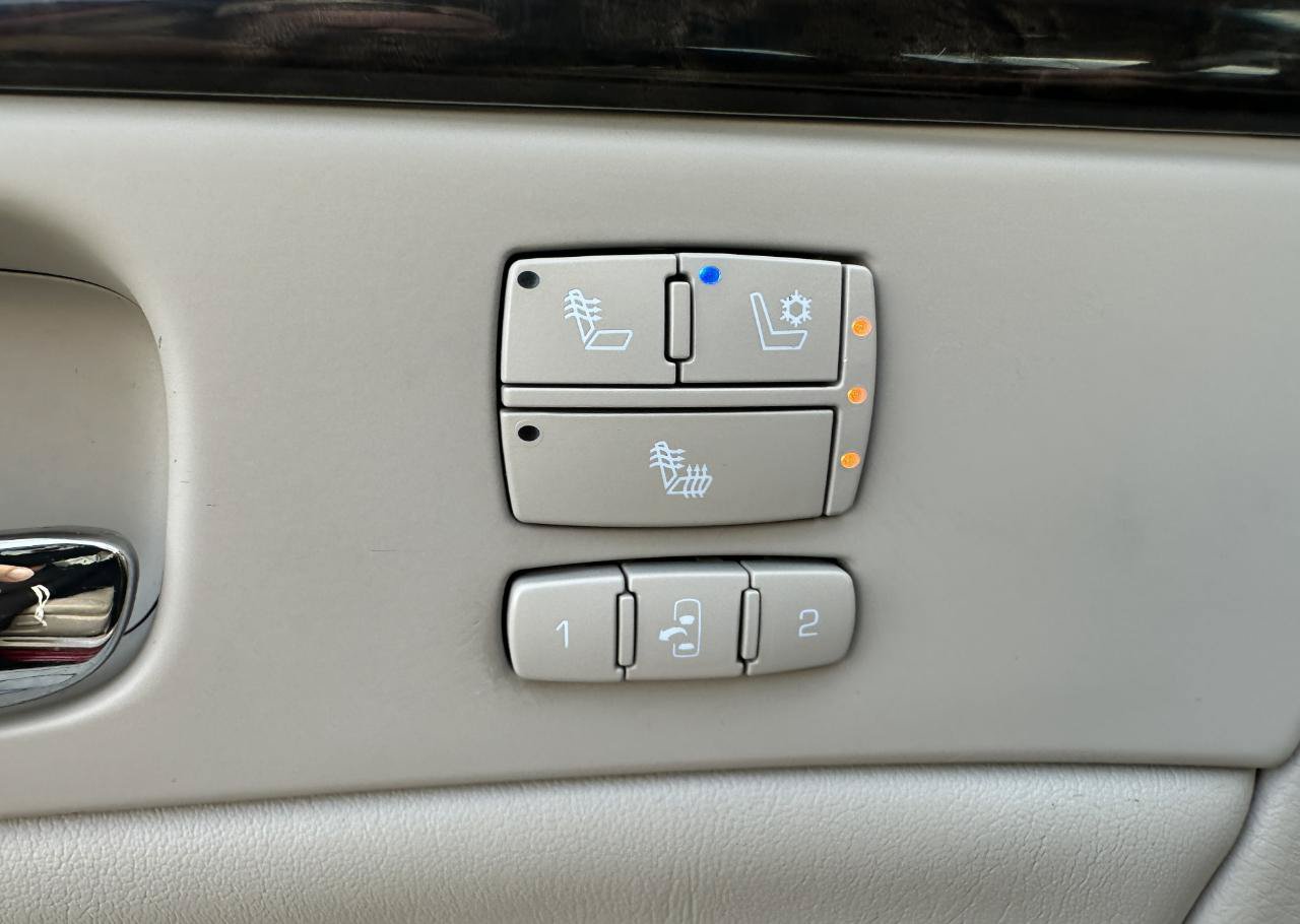 Used 2008 Cadillac DTS FWD image 48