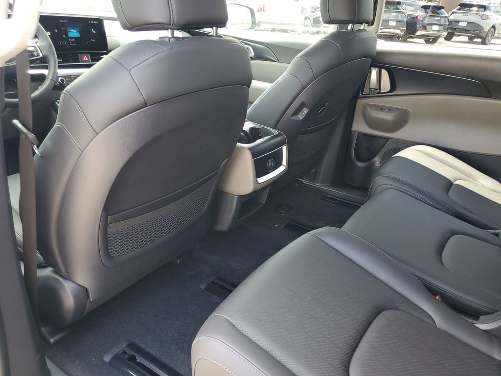 New 2026 Kia Carnival image 21