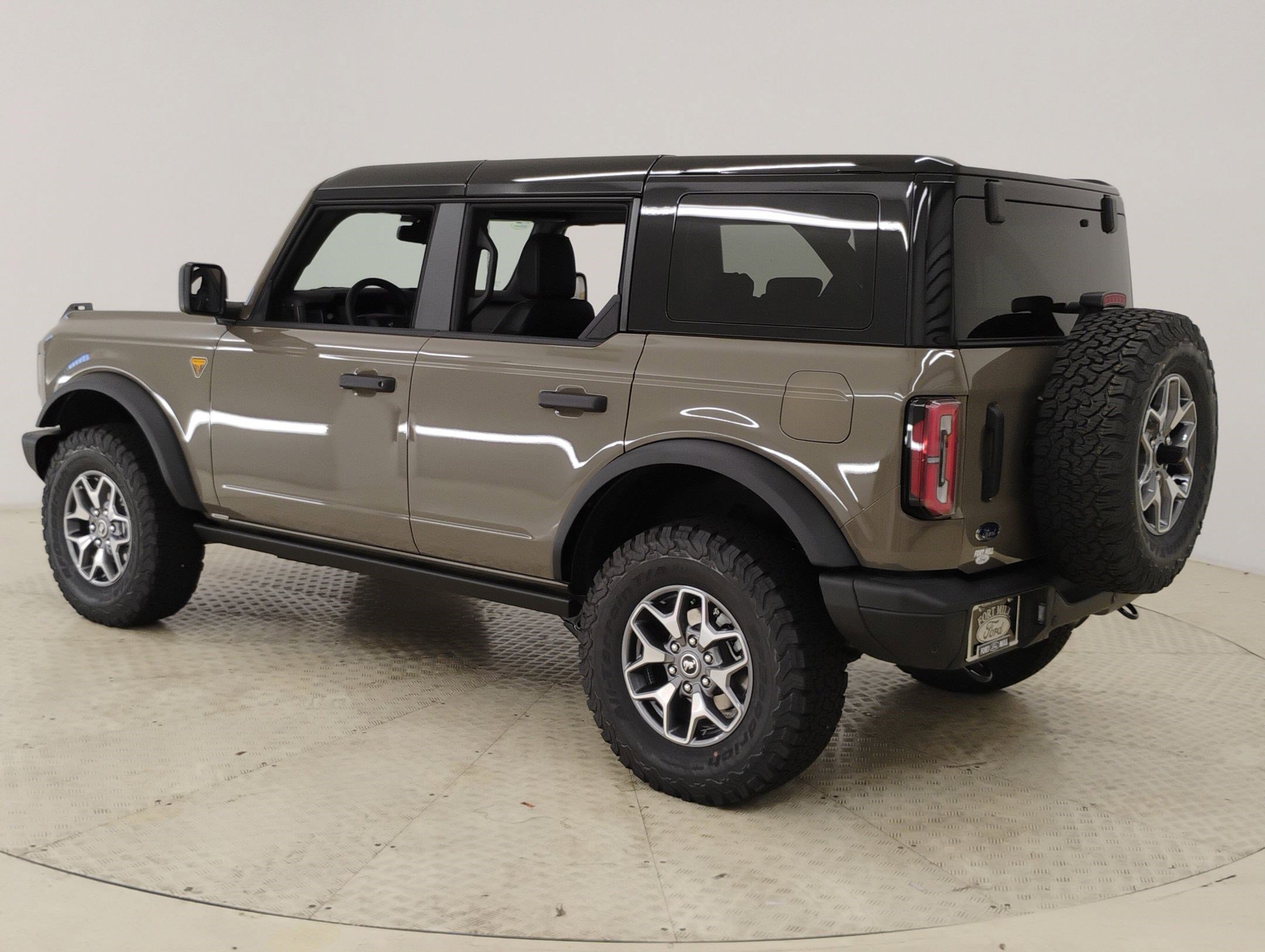 New 2025 Ford Bronco Badlands image 3