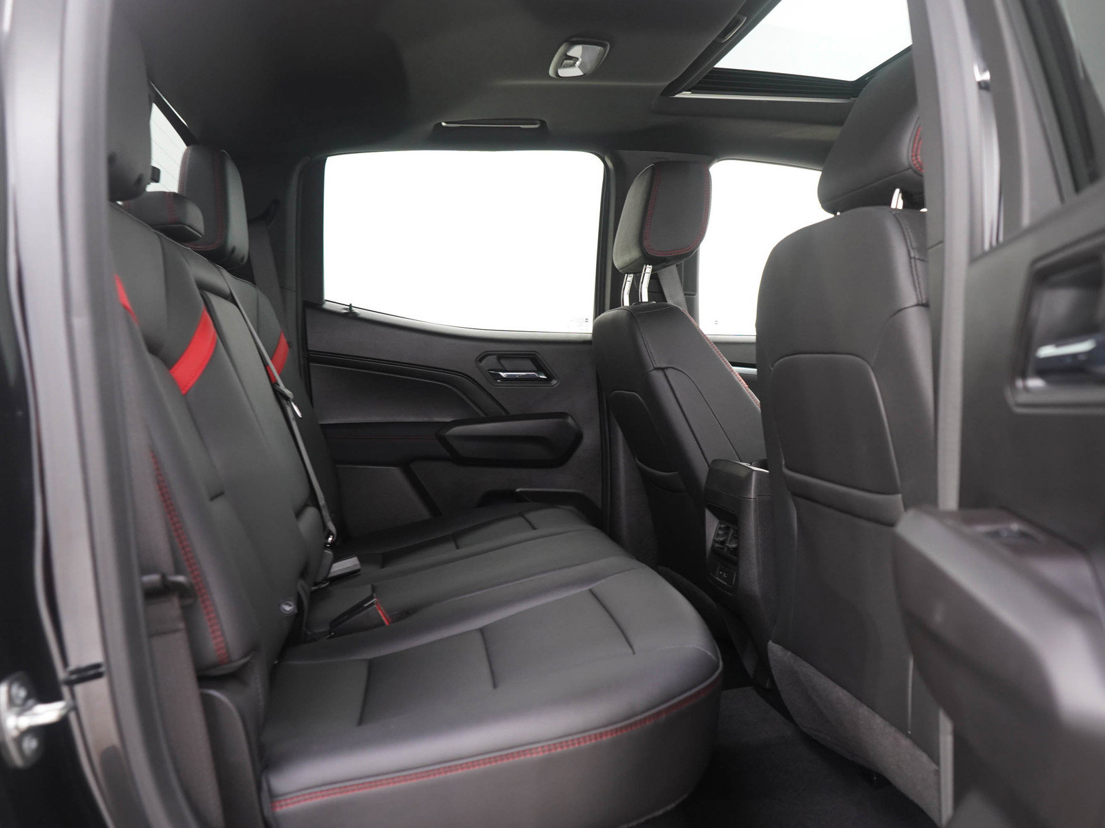 Used 2025 Chevrolet Colorado Z71 w/ Z71 Convenience Package 2 image 12