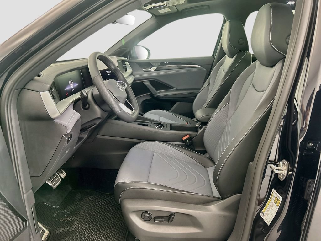 New 2026 Volkswagen Tiguan SE R-Line FWD image 17