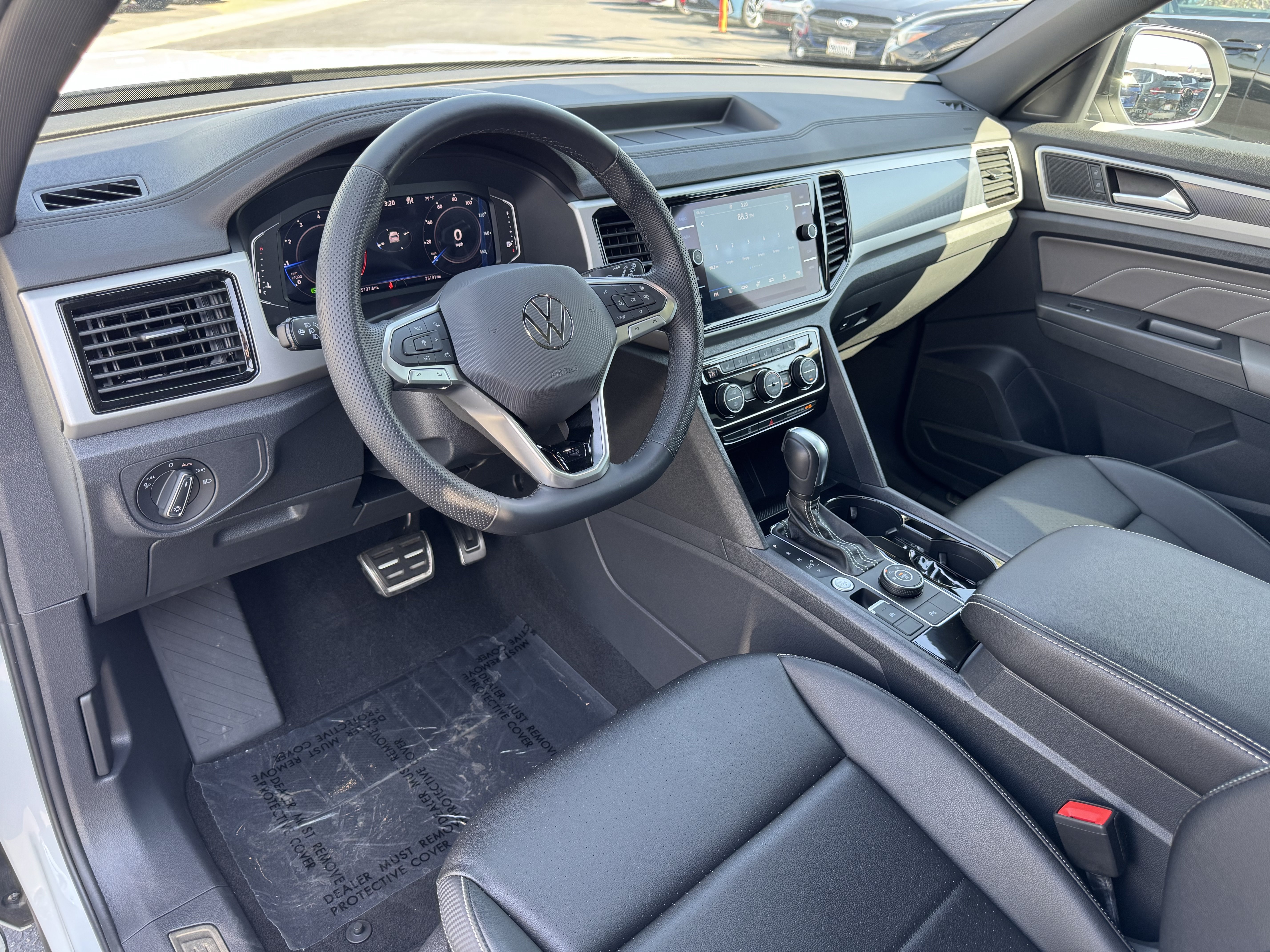 Certified 2023 Volkswagen Atlas Cross Sport SEL R-Line AWD/4WD image 18