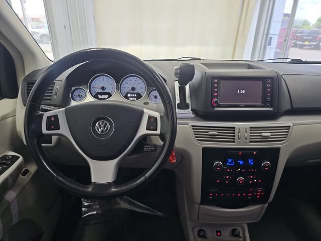 Used 2009 Volkswagen Routan SEL Premium FWD image 13