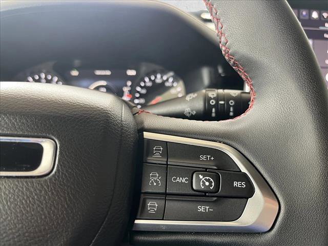 Used 2025 Jeep Compass Trailhawk image 18