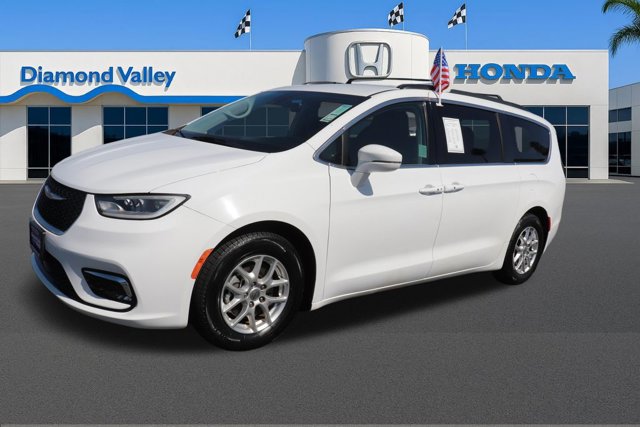 Used 2022 Chrysler Pacifica Touring-L image 3
