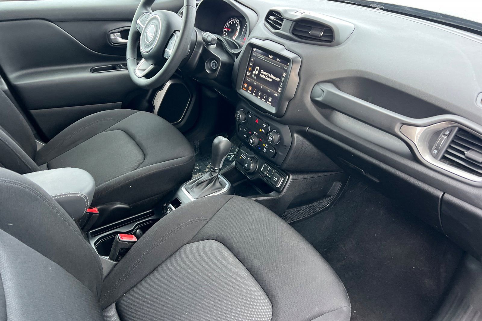 Used 2023 Jeep Renegade Latitude AWD/4WD image 17