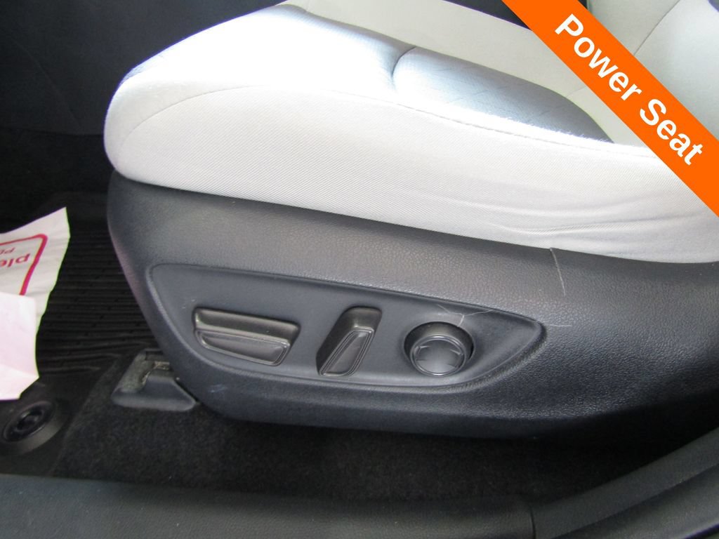 Used 2021 Toyota RAV4 XLE w/ Convenience Package AWD/4WD image 6