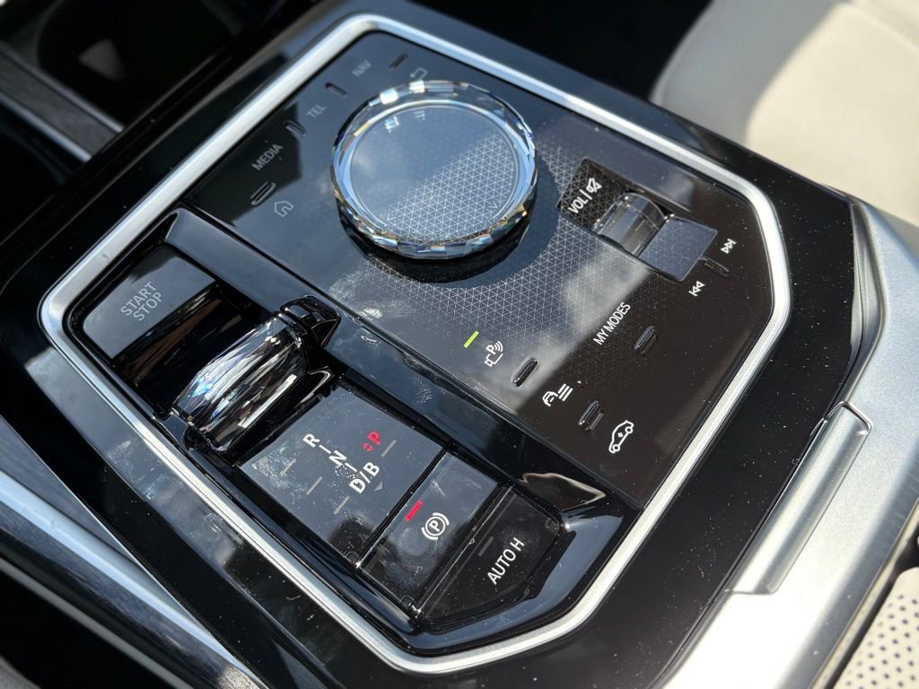 Used 2025 BMW i7 xDrive60 w/ Premium Package image 11