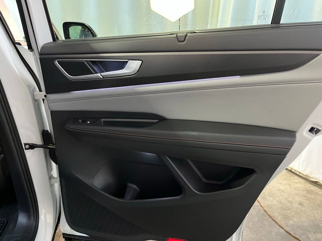 Certified 2025 Volkswagen Atlas Peak Edition SE AWD/4WD image 25