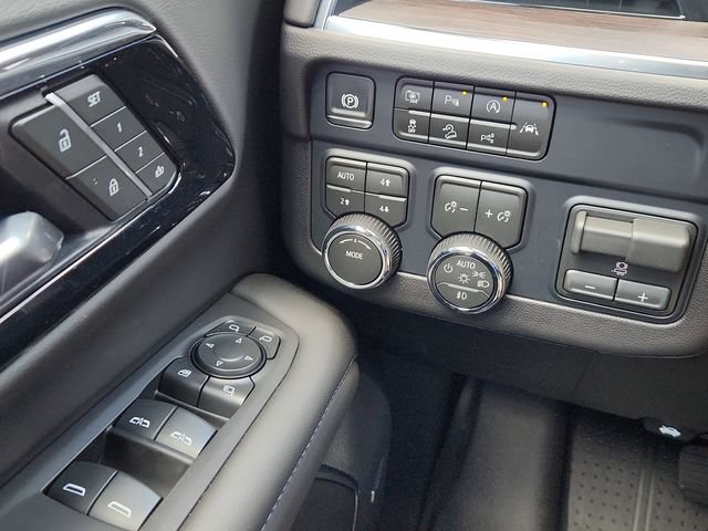 New 2026 Chevrolet Suburban LT w/ Comfort Package AWD/4WD image 23