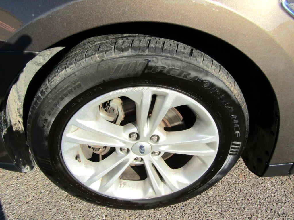 Used 2016 Ford Taurus SE FWD image 6