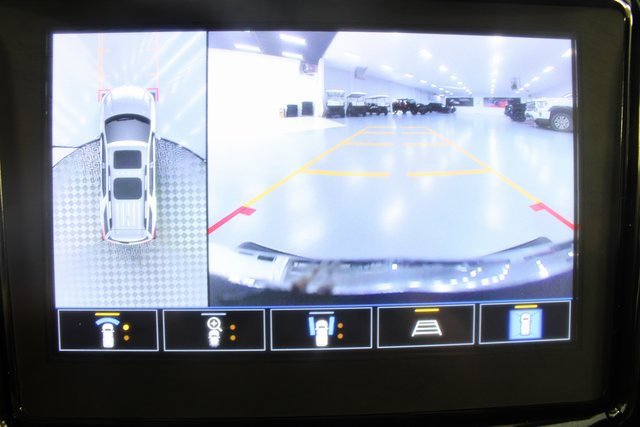 Used 2023 Chevrolet Traverse LT w/ Rear Camera Mirror Package image 4