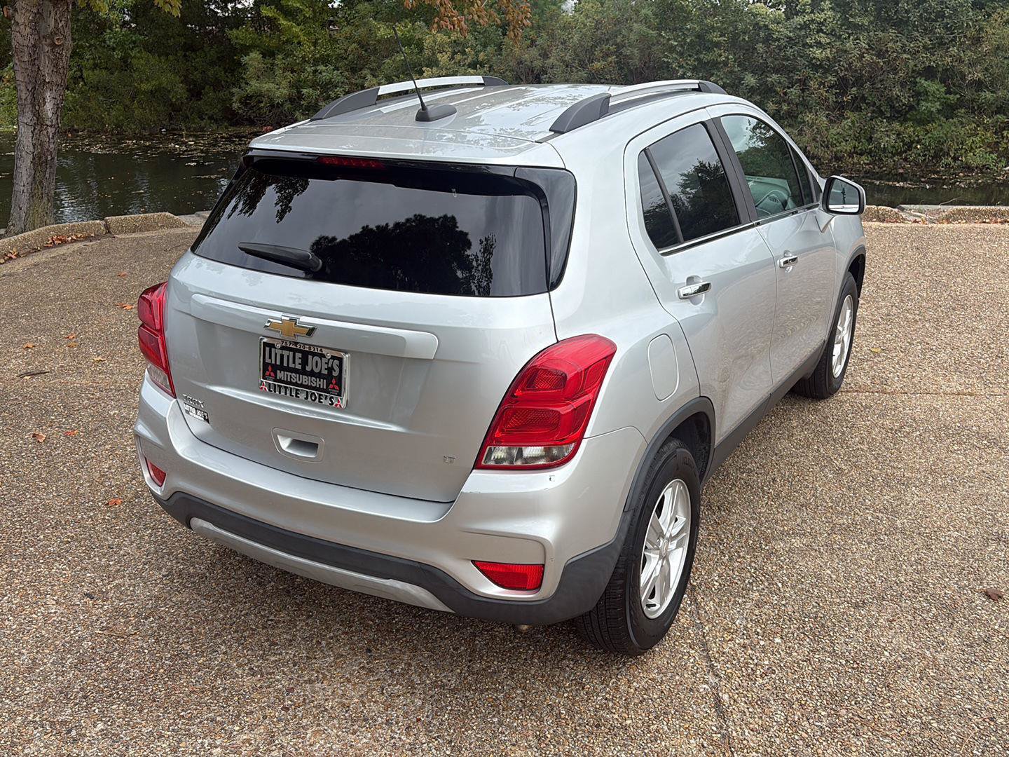 Used 2018 Chevrolet Trax LT w/ LT Convenience Package FWD image 5