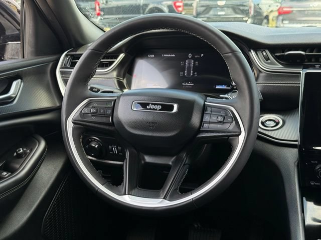 Used 2025 Jeep Grand Cherokee Altitude AWD/4WD image 6