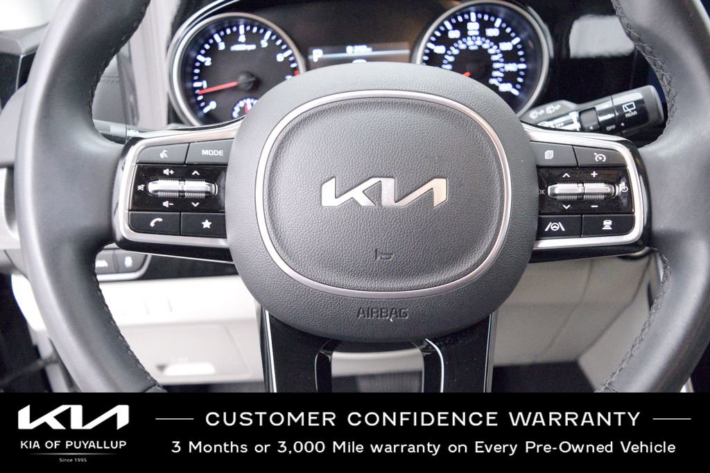 Used 2024 Kia Carnival EX FWD image 26