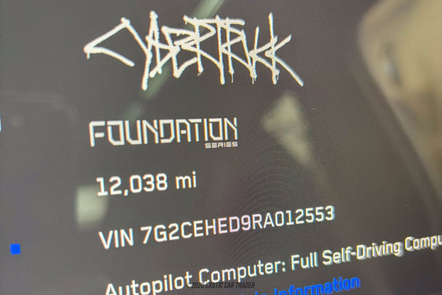 Used 2024 Tesla Cybertruck AWD Crew Cab image 33