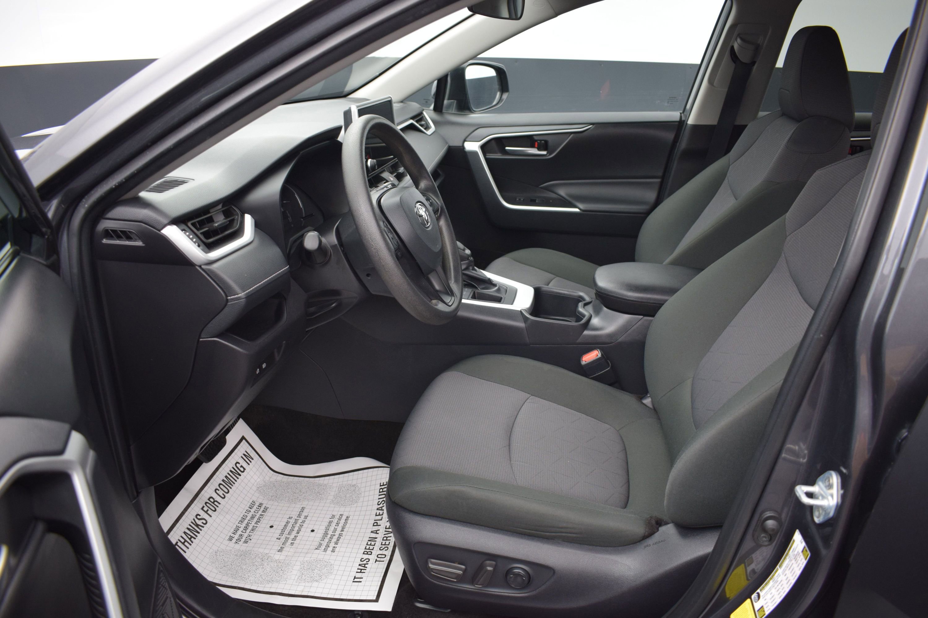Used 2025 Toyota RAV4 XLE FWD image 13