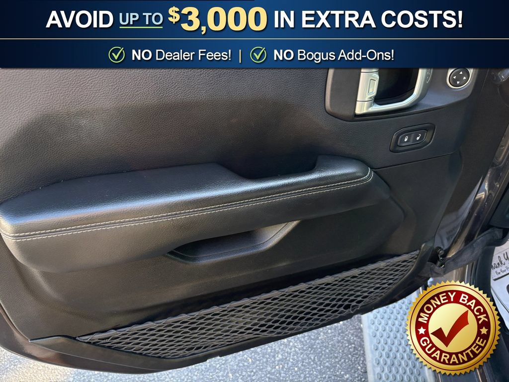 Used 2019 Jeep Wrangler Unlimited Sahara AWD/4WD image 16