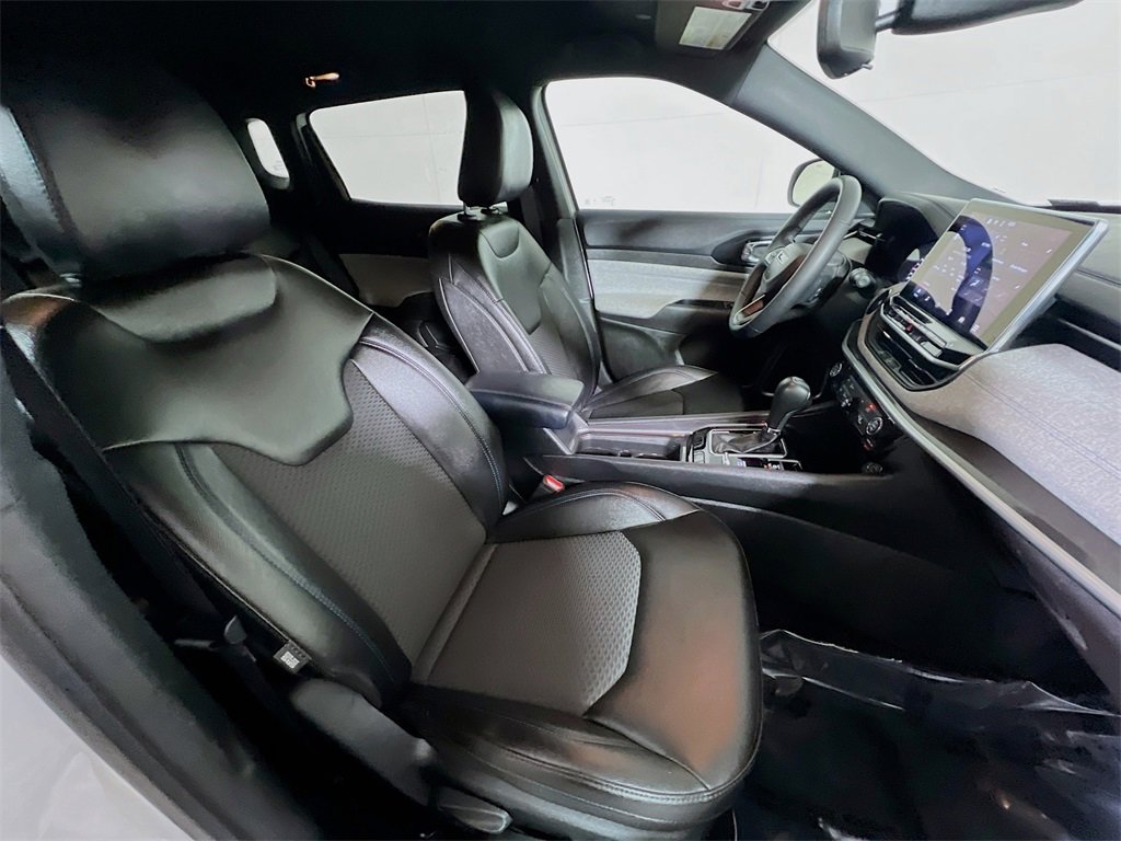 Used 2024 Jeep Compass Latitude image 24