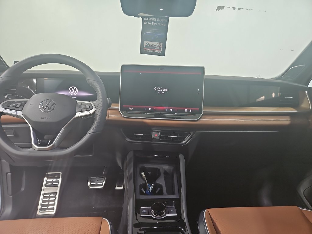 New 2026 Volkswagen Tiguan SEL R-Line AWD/4WD image 17