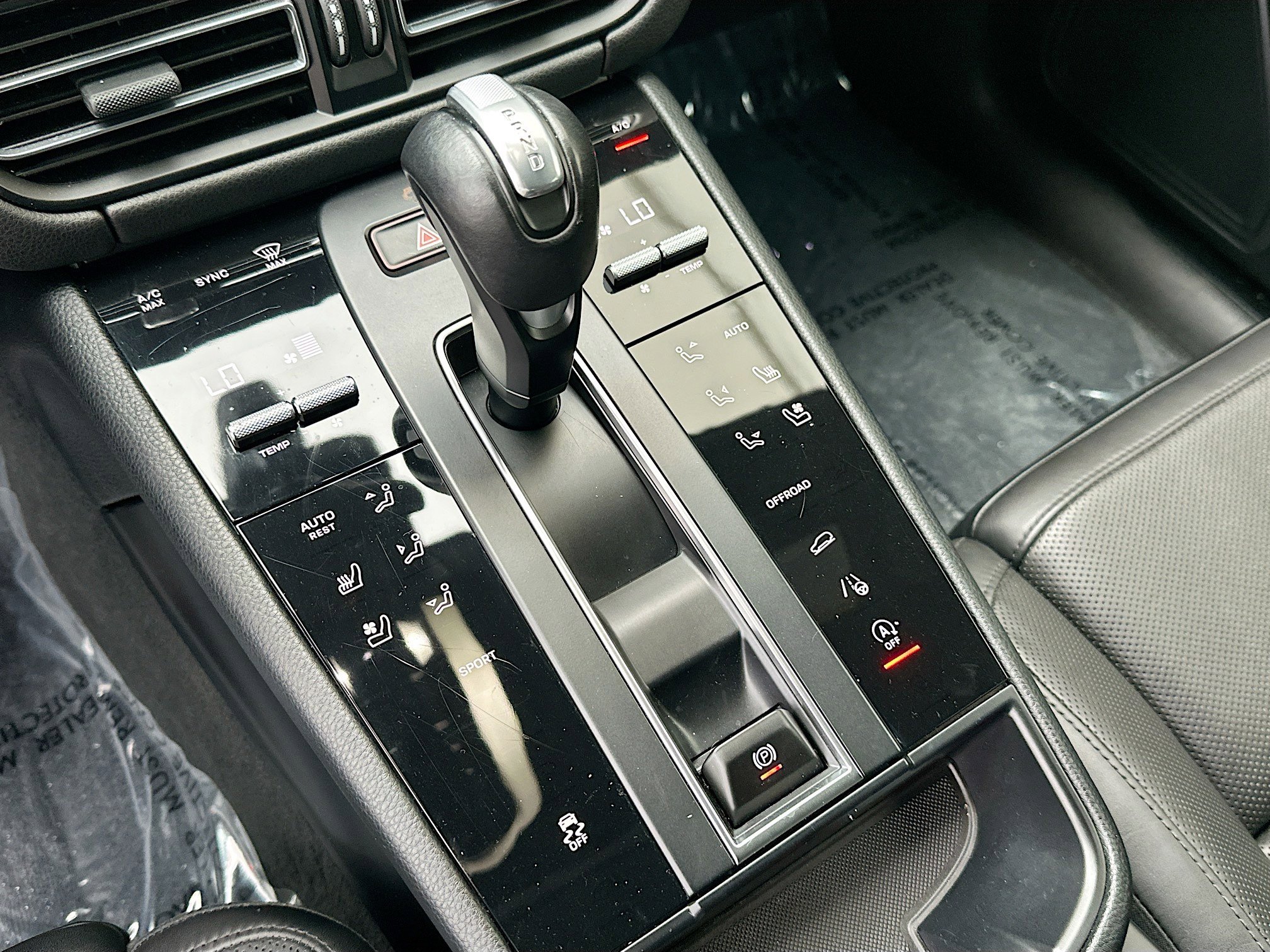 Used 2024 Porsche Macan image 17