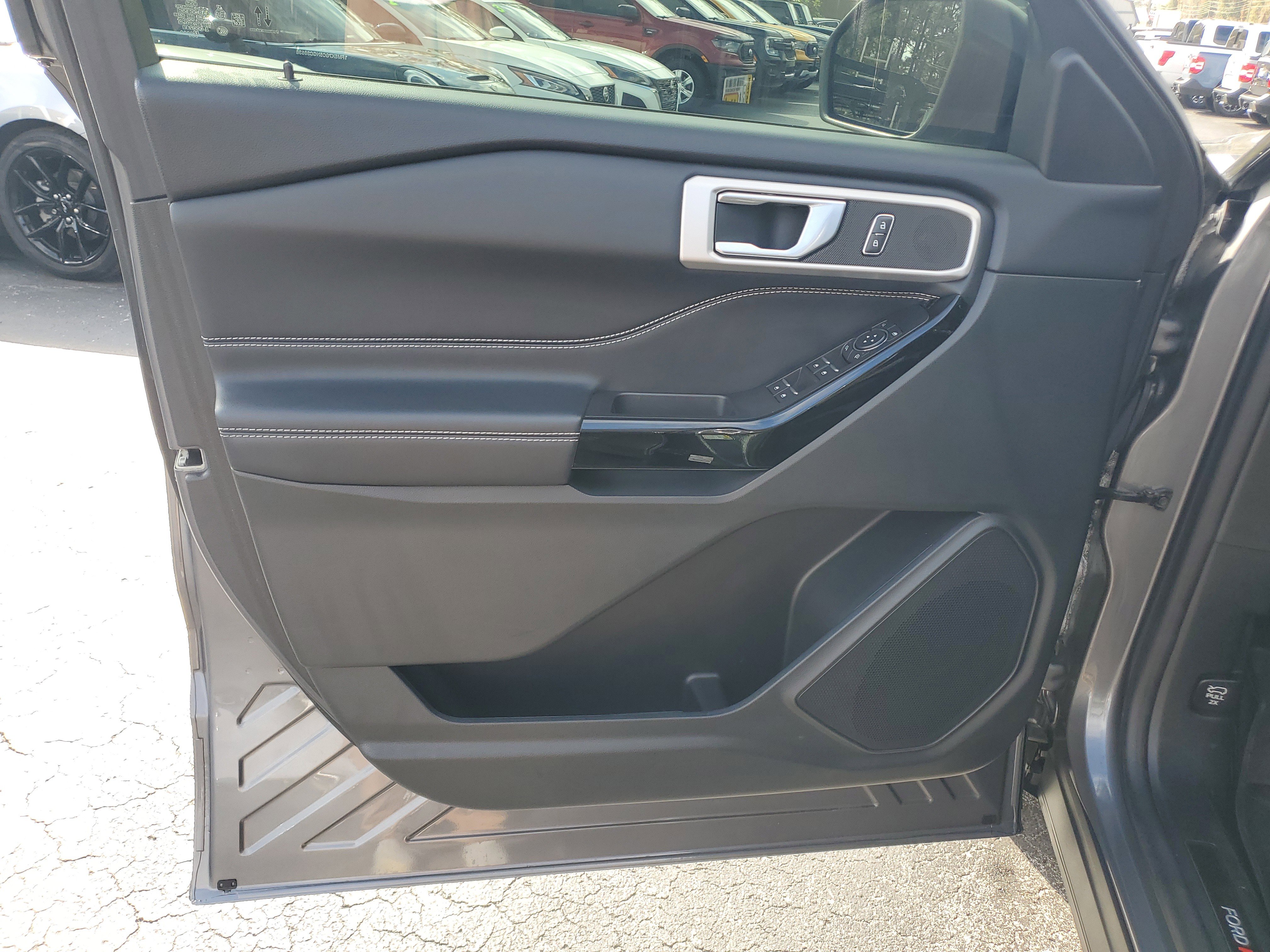 Used 2022 Ford Explorer ST image 17