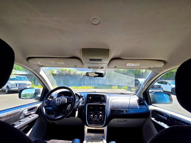 Used 2013 Dodge Grand Caravan SXT FWD image 39