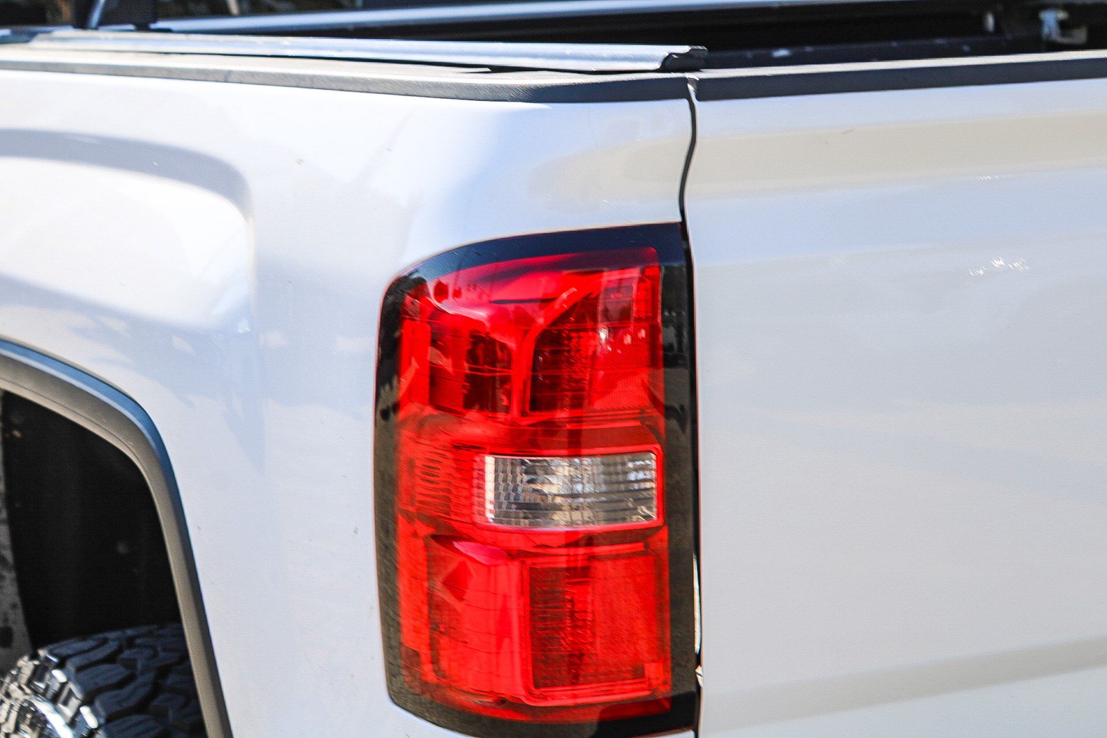Used 2015 GMC Sierra 2500 Denali w/ Duramax Plus Package AWD/4WD image 10
