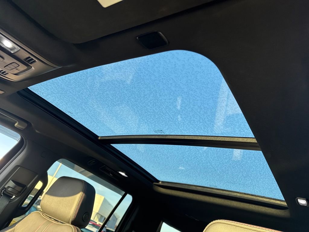 Used 2021 Chevrolet Suburban RST image 18