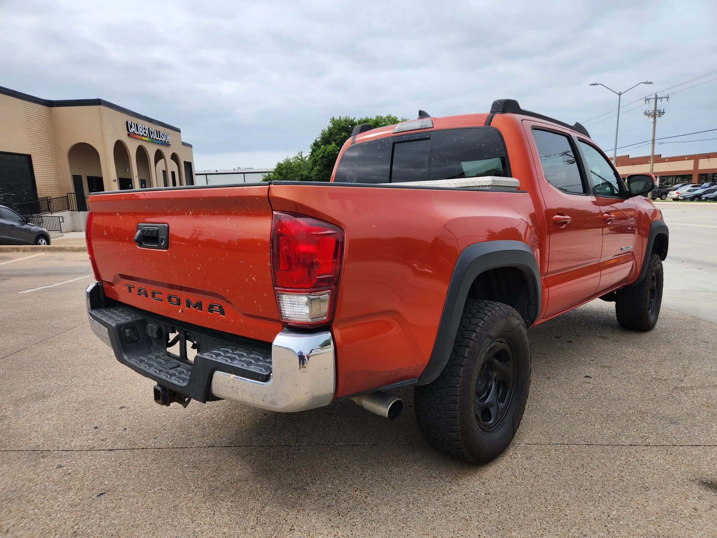 Used 2017 Toyota Tacoma TRD Off-Road w/ Tow Package (A/T) image 5