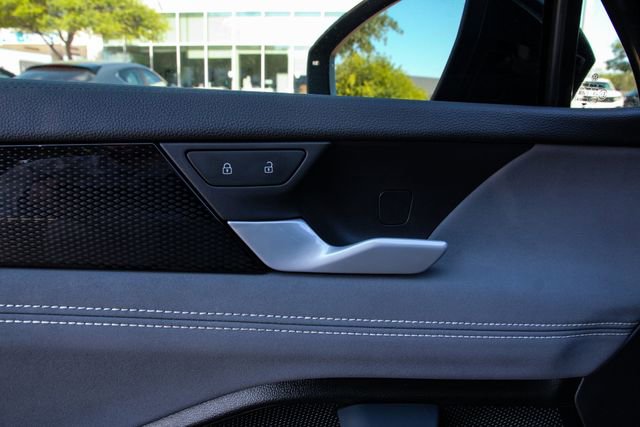 Certified 2025 Volkswagen Tiguan SE image 14