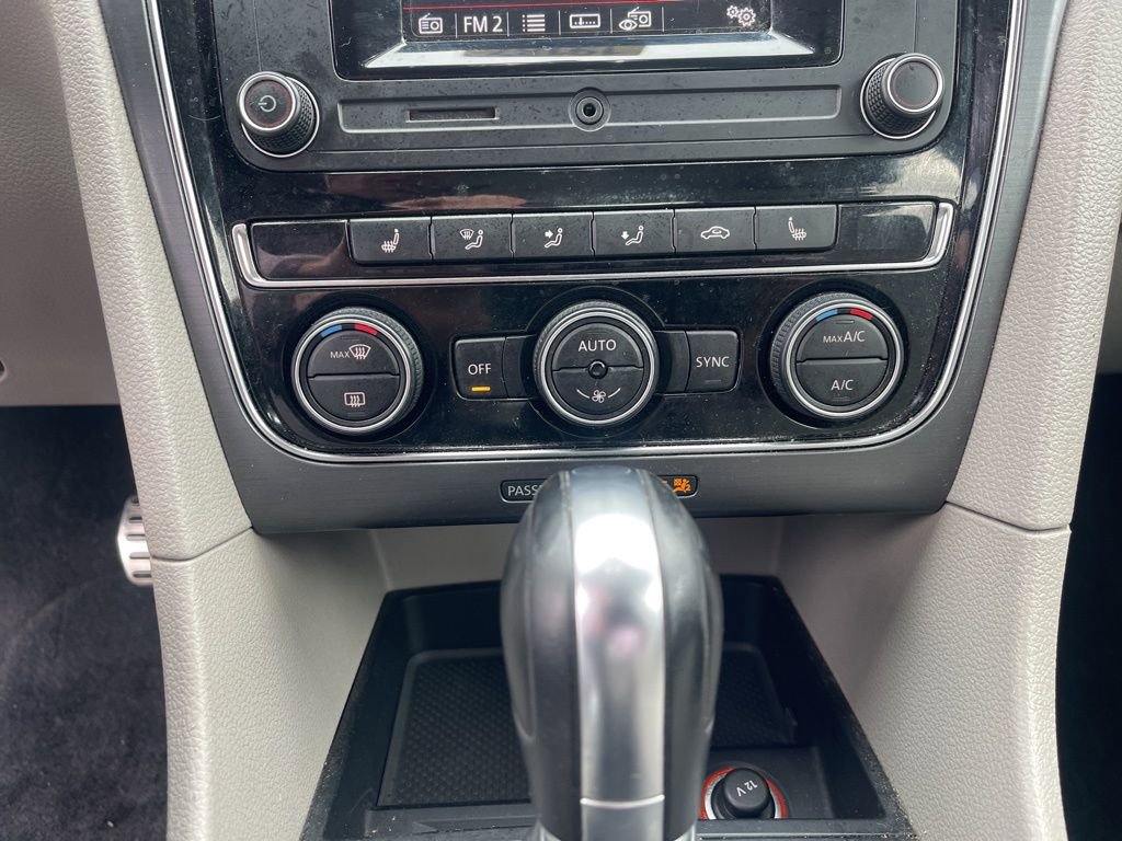 Used 2016 Volkswagen Passat 1.8T R-Line image 18