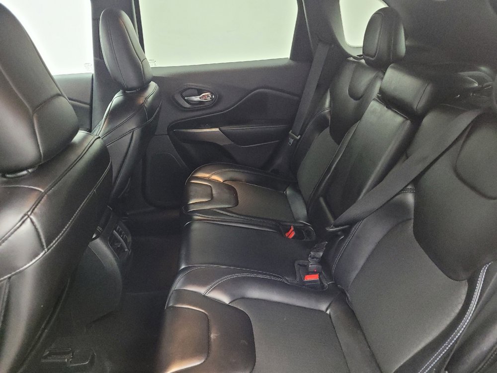 Used 2019 Jeep Cherokee Latitude Plus w/ Comfort/Convenience Group image 18