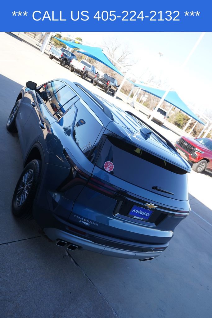 Used 2025 Chevrolet Traverse LT image 13