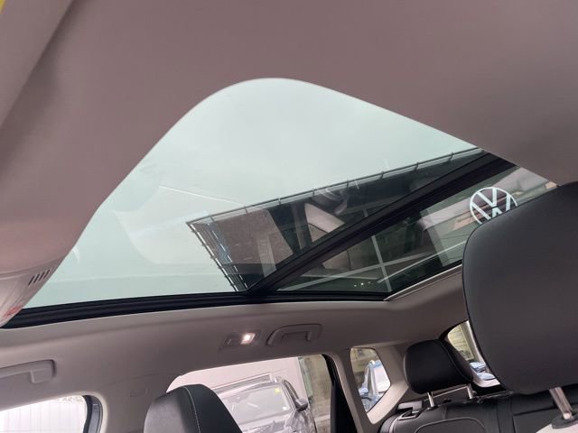 Certified 2025 Volkswagen Taos SE w/ Panoramic Sunroof Package AWD/4WD image 12