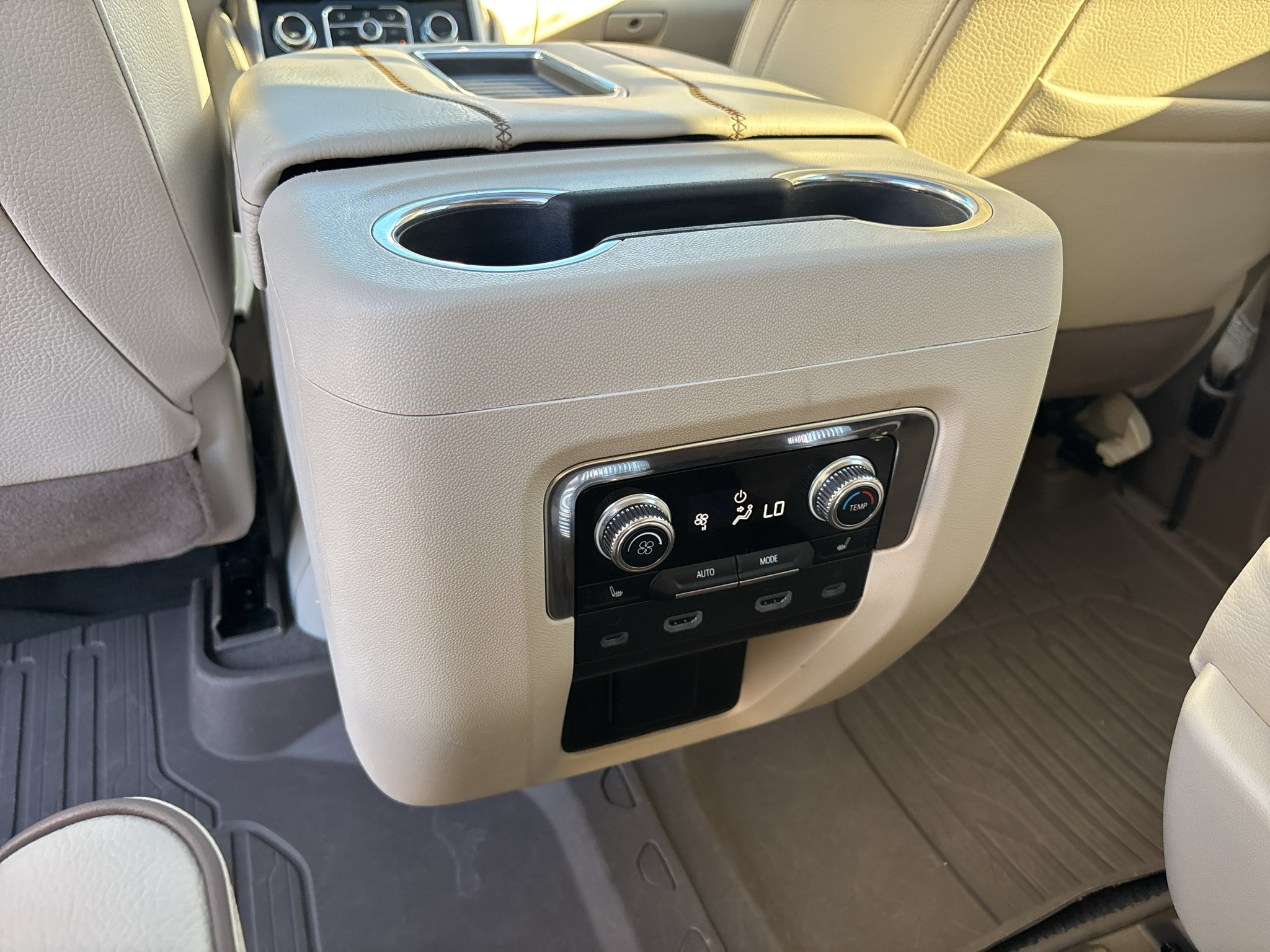 Used 2023 GMC Yukon XL Denali w/ Advanced Technology Package RWD image 27