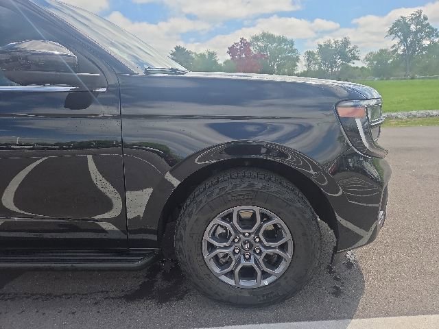 Used 2025 Ford Expedition Max Active AWD/4WD image 4