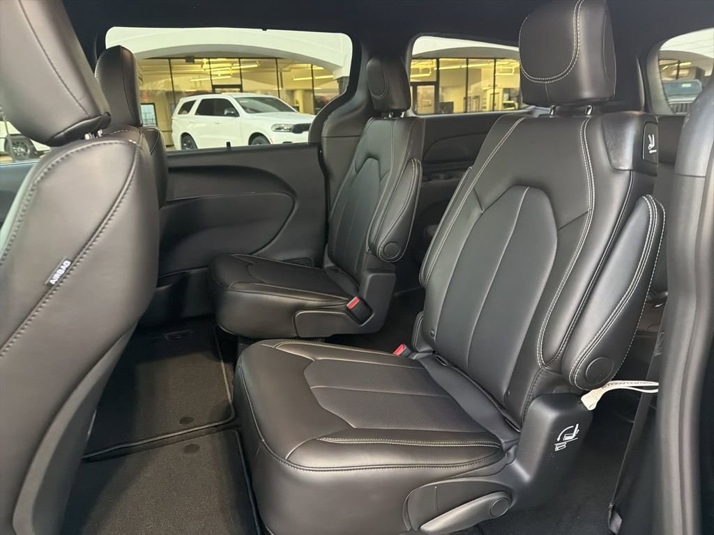 New 2026 Chrysler Pacifica Select FWD image 19