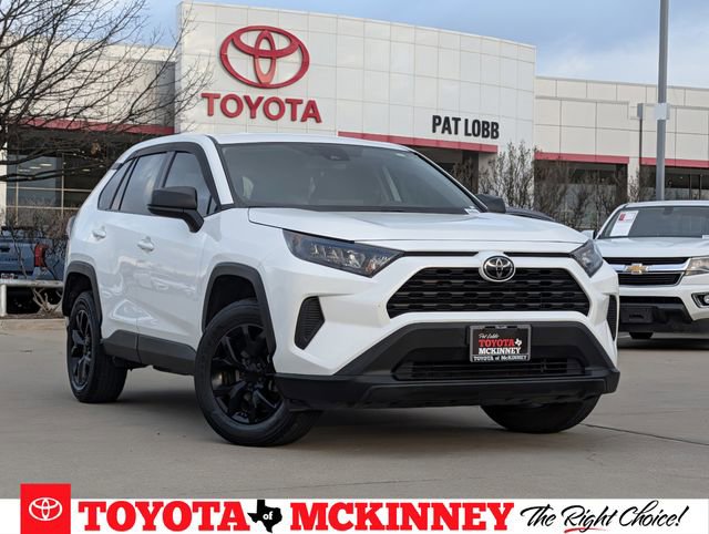 Used 2022 Toyota RAV4 LE image 1