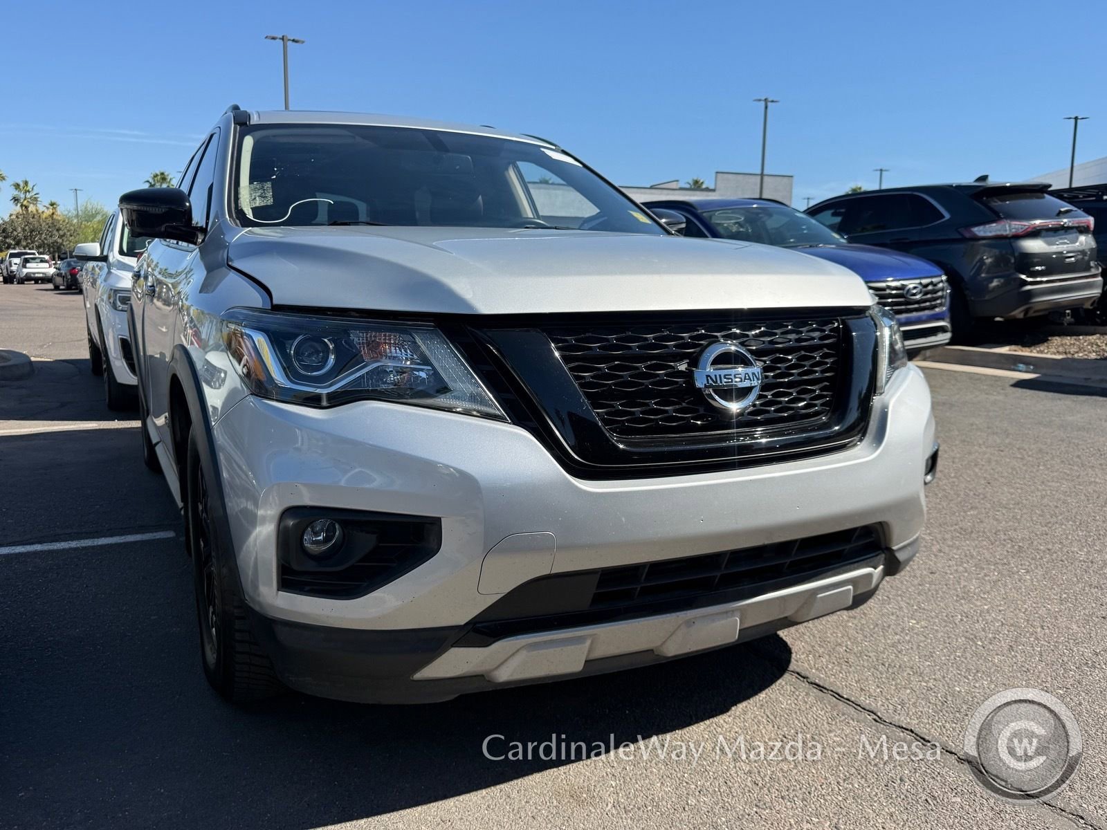 Used 2020 Nissan Pathfinder SL image 2