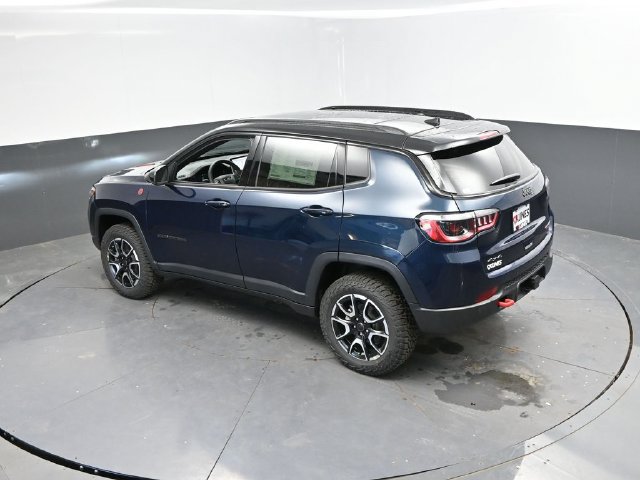 New 2026 Jeep Compass Trailhawk w/ Sun, Sound & Navigation Group AWD/4WD image 38