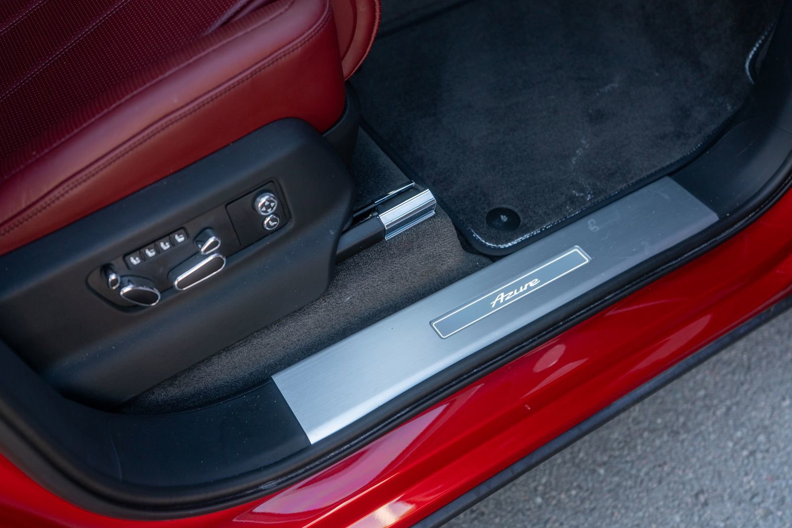 Certified 2024 Bentley Bentayga Extended Wheelbase image 40