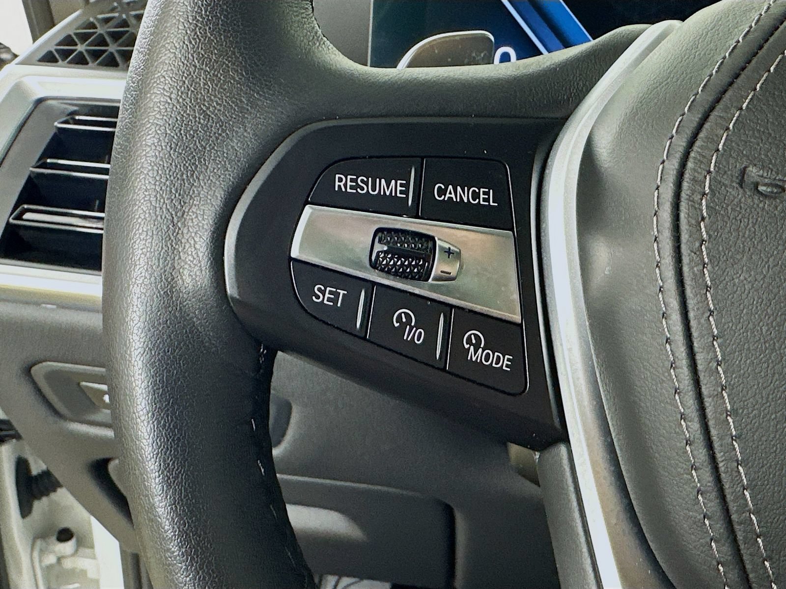 Used 2024 BMW X5 xDrive40i w/ Parking Assistance Package AWD/4WD image 18