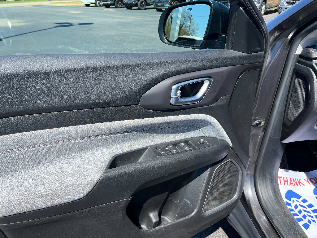 Used 2022 Jeep Compass Latitude image 36